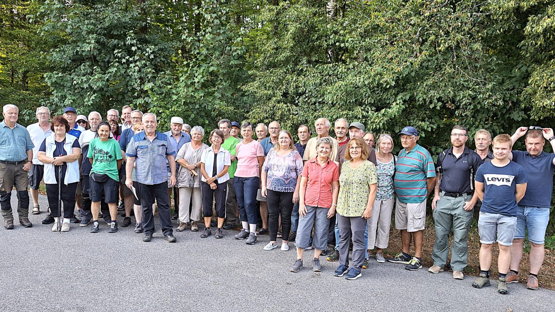 Geschichtsfreunde Stammham wandern durch den Neuhau